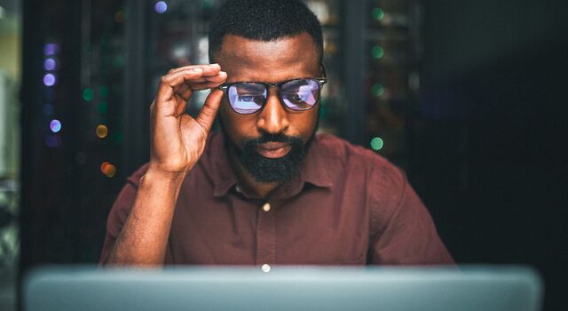 COLOUR-IMAGE_man-coding-laptop_feb26