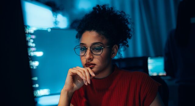 COLOUR-IMAGE_woman-technology-career_mar26