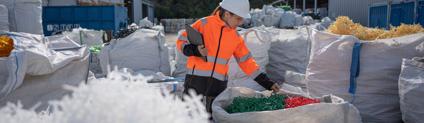 COLOUR-IMAGE_recycling-plant_june26