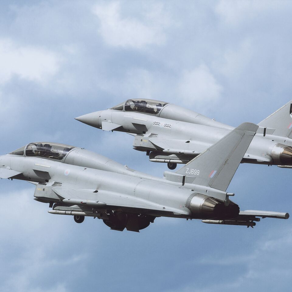 COLOUR-IMAGE_aerospace&defence-two-fighter-jets_feb26