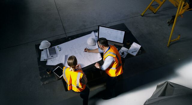 COLOUR-IMAGE_construction-workers-drawings_feb26
