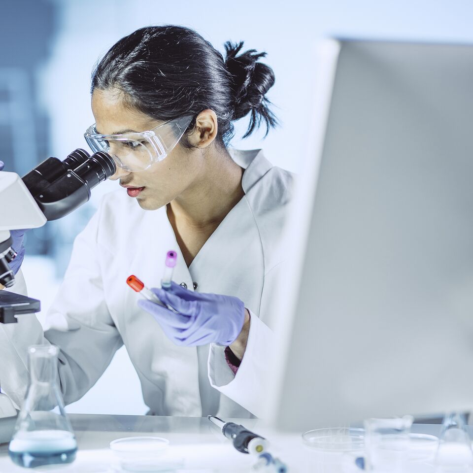 COLOUR-IMAGE_life-science-scientist-laboratory-test-tube-micorscope-computer_feb26