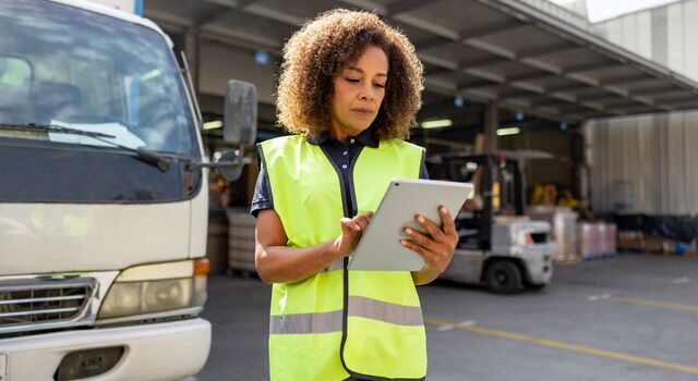 COLOUR-IMAGE_woman-in-hi-vis-using-tablet _apr26