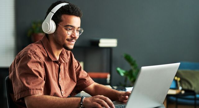 COLOUR-IMAGE_man-laptop-office_feb26